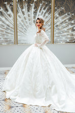Load image into Gallery viewer, Wedding Gown